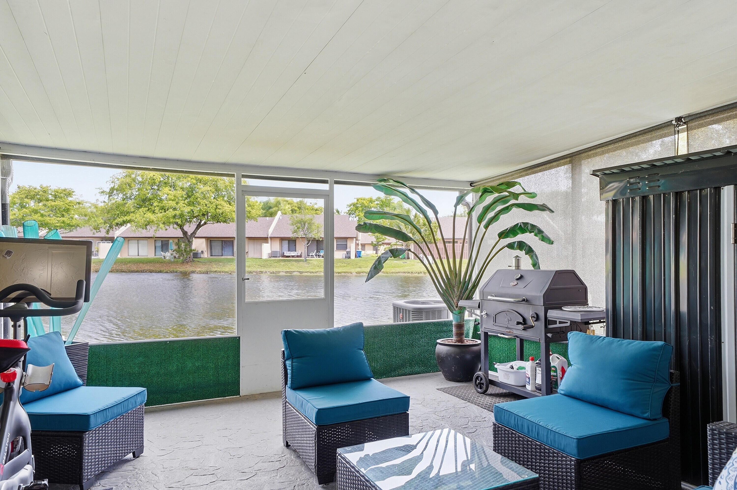 COUNTRY SQUIRE TOWNHOMES - Residential