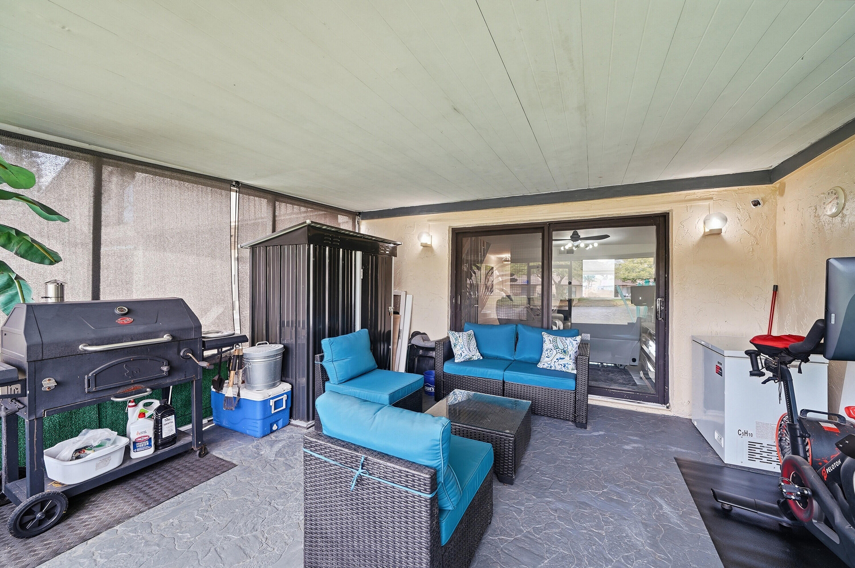 COUNTRY SQUIRE TOWNHOMES - Residential