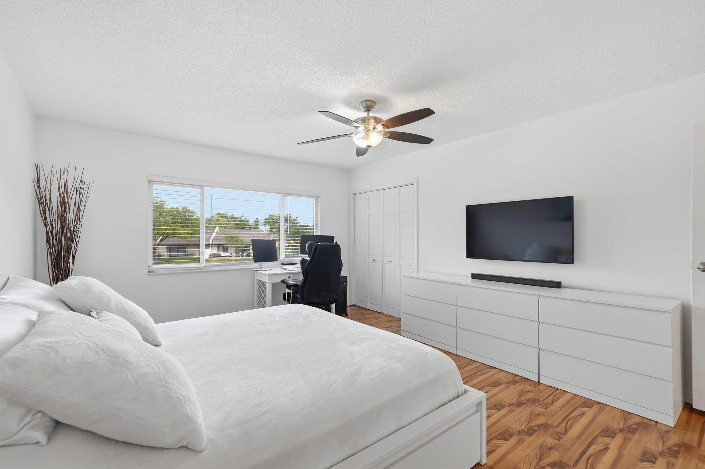 COUNTRY SQUIRE TOWNHOMES - Residential