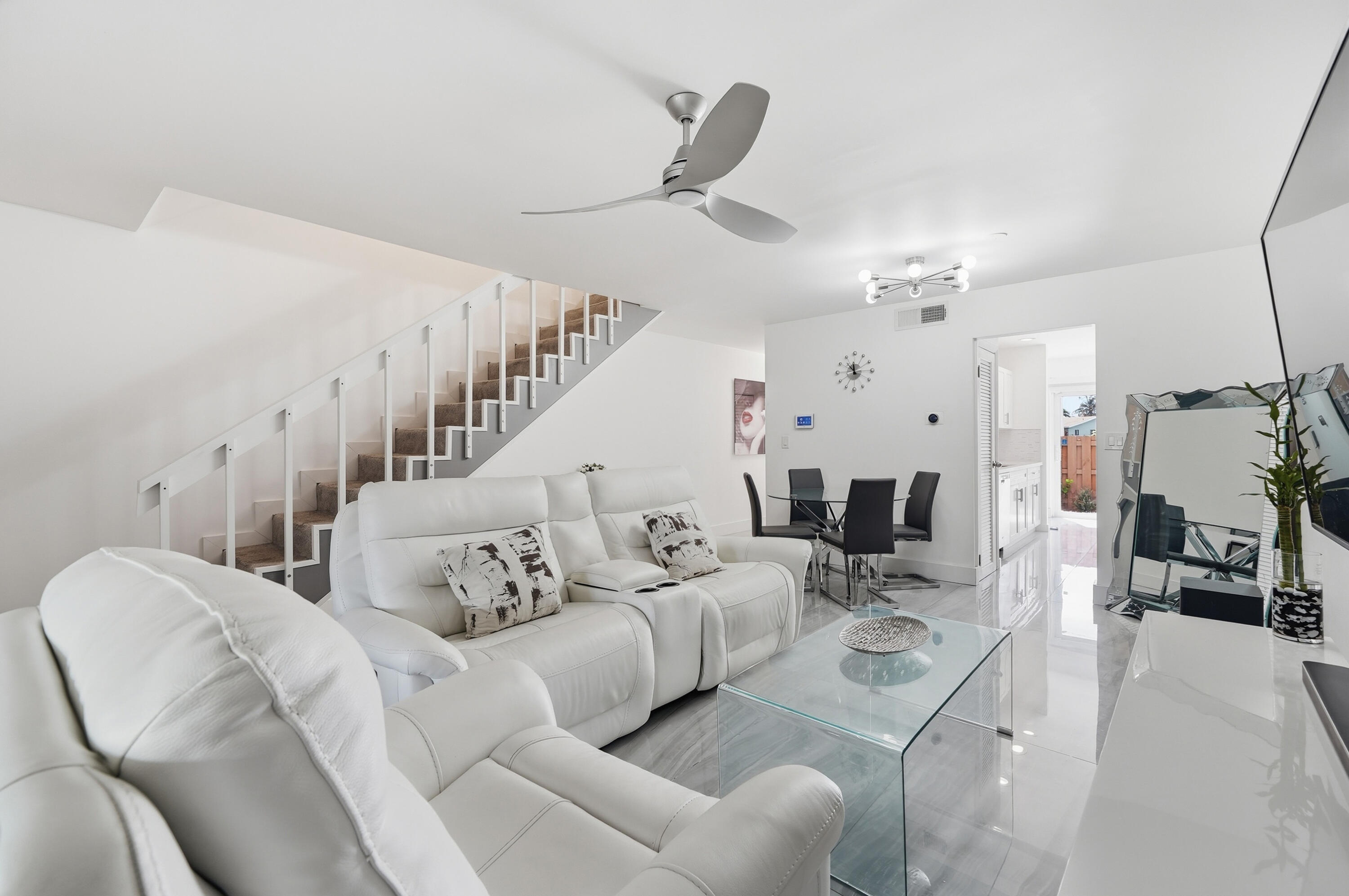 COUNTRY SQUIRE TOWNHOMES - Residential