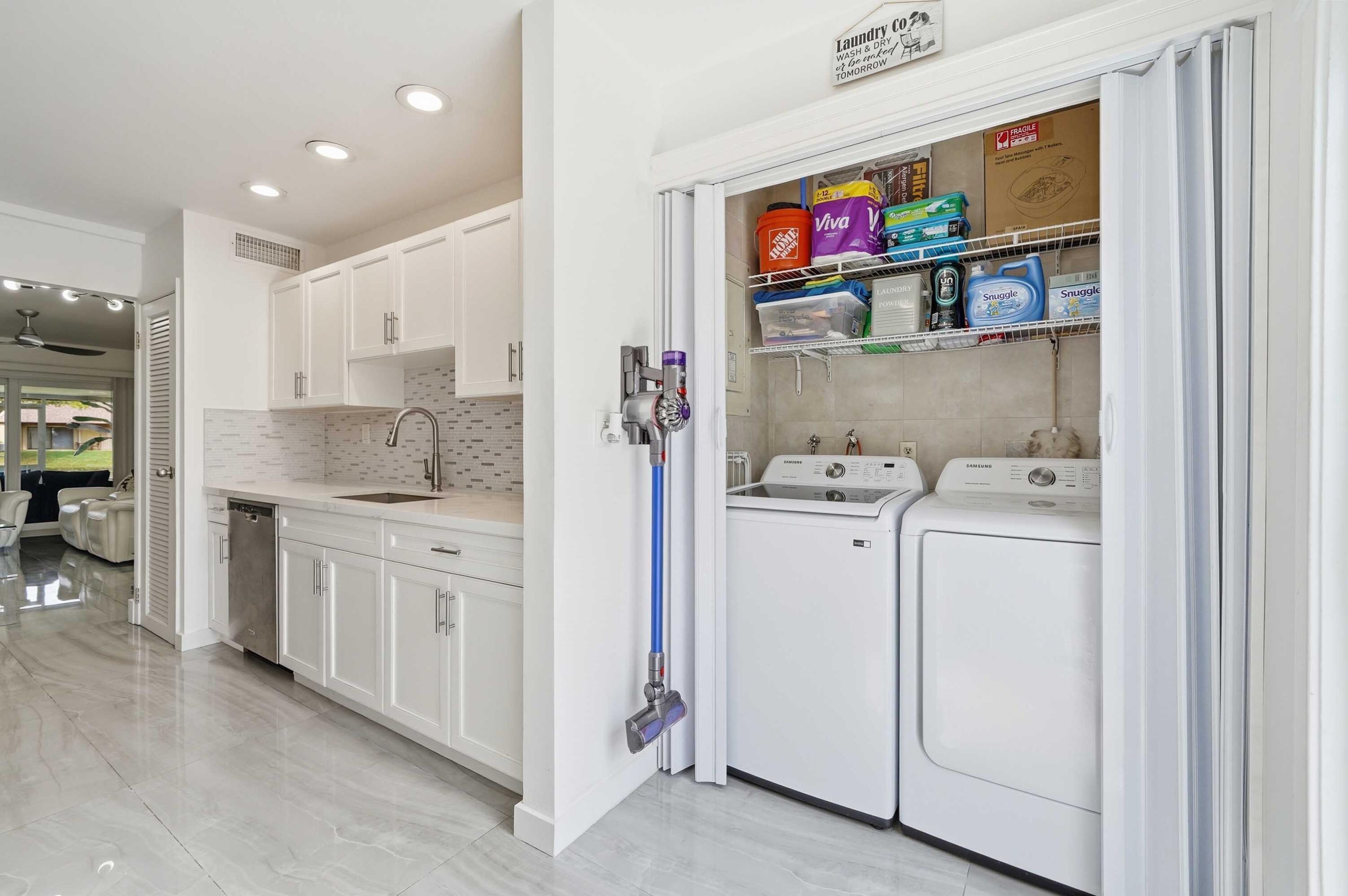 COUNTRY SQUIRE TOWNHOMES - Residential