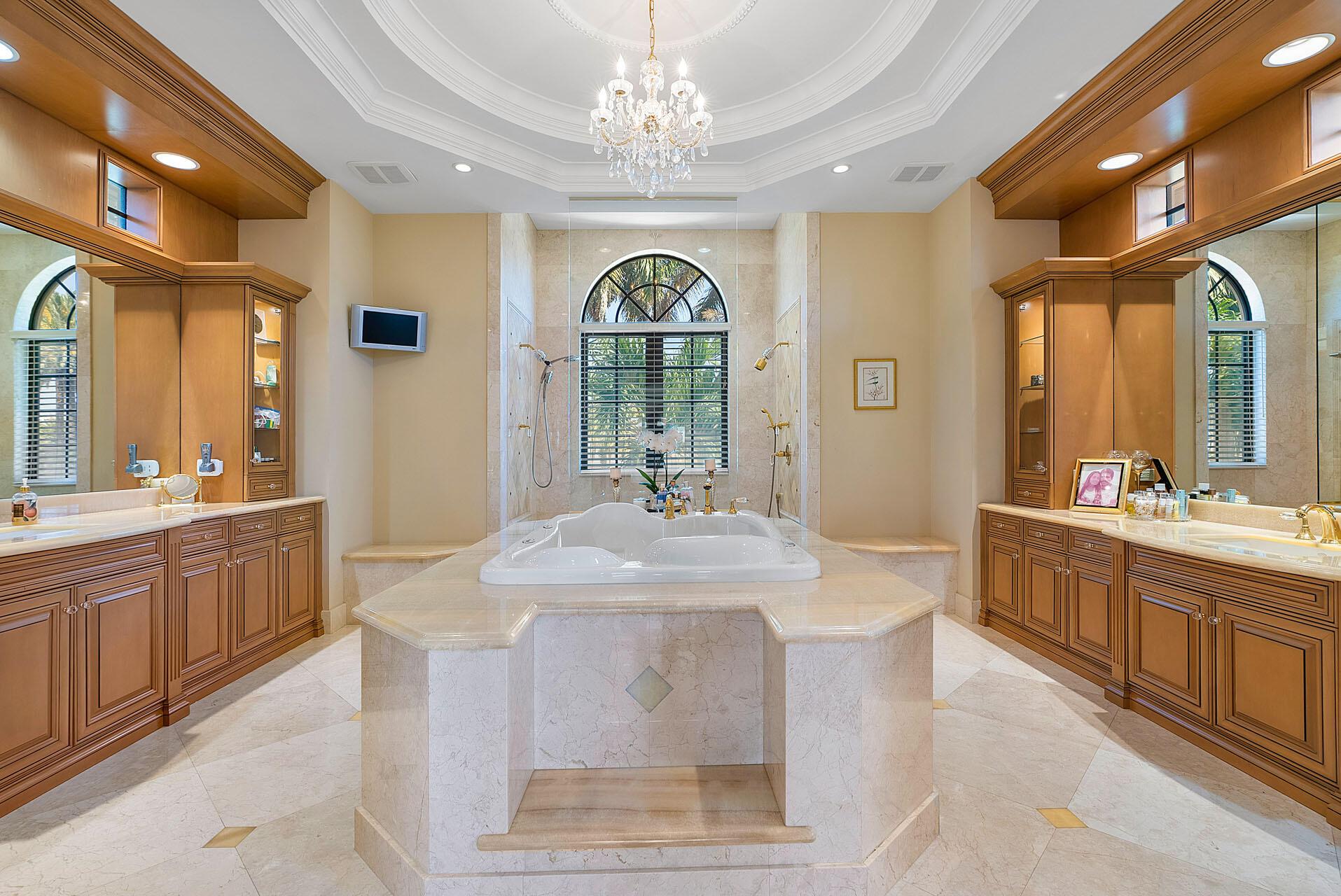 ROYAL PALM YACHT & COUNTR - Residential