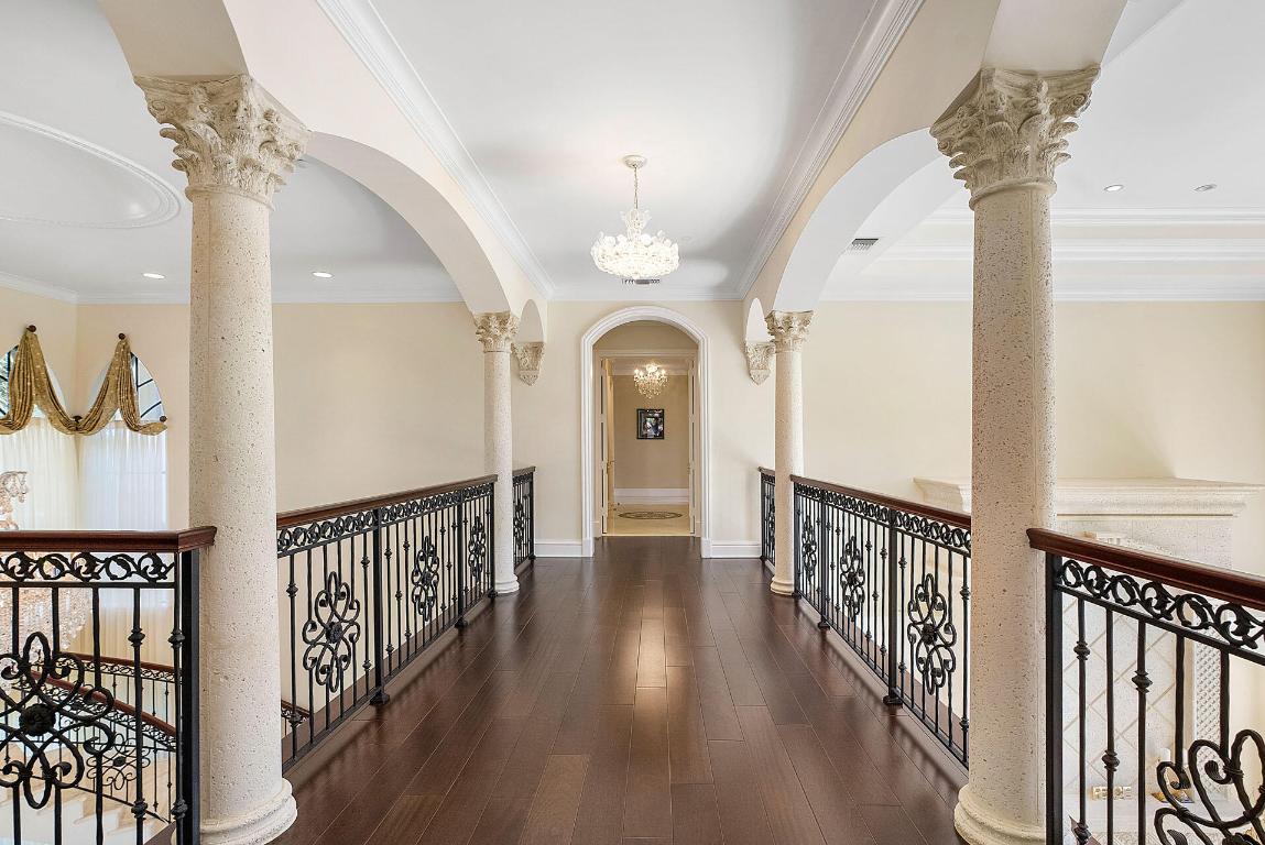 ROYAL PALM YACHT & COUNTRY CLUB - Residential