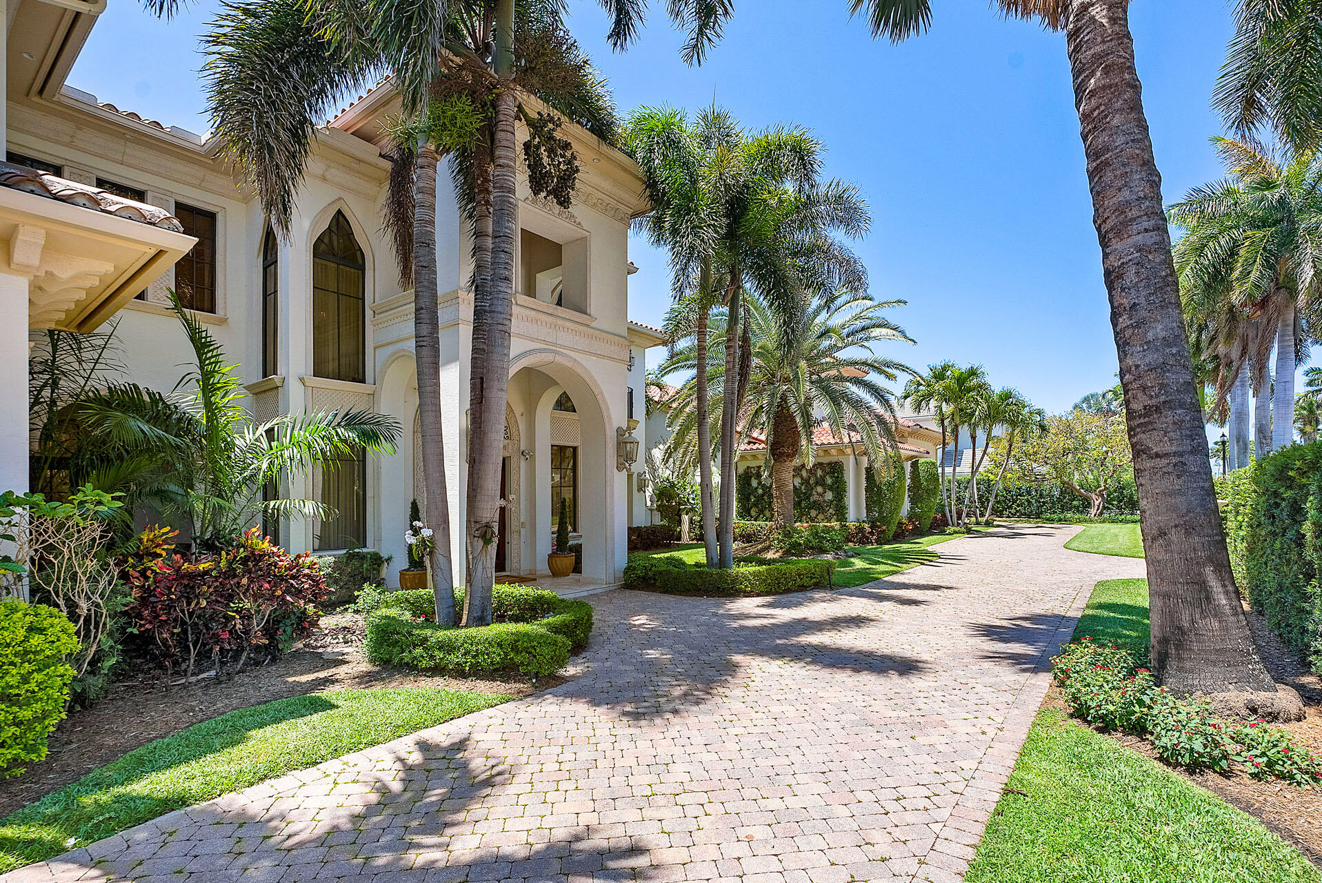 ROYAL PALM YACHT & COUNTRY CLUB - Residential