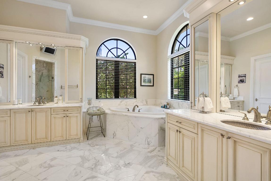 ROYAL PALM YACHT & COUNTRY CLUB - Residential