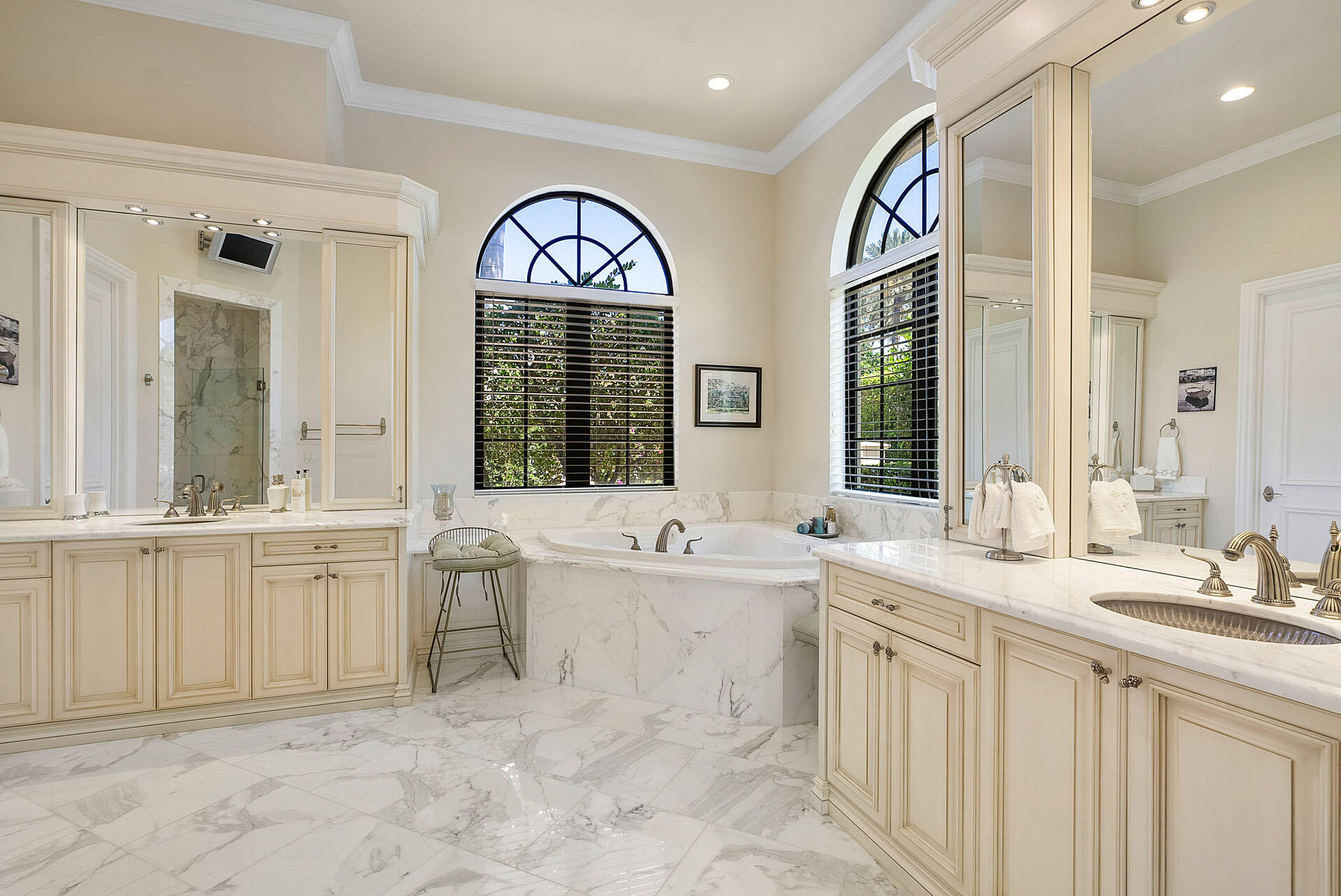 ROYAL PALM YACHT & COUNTRY CLUB - Residential