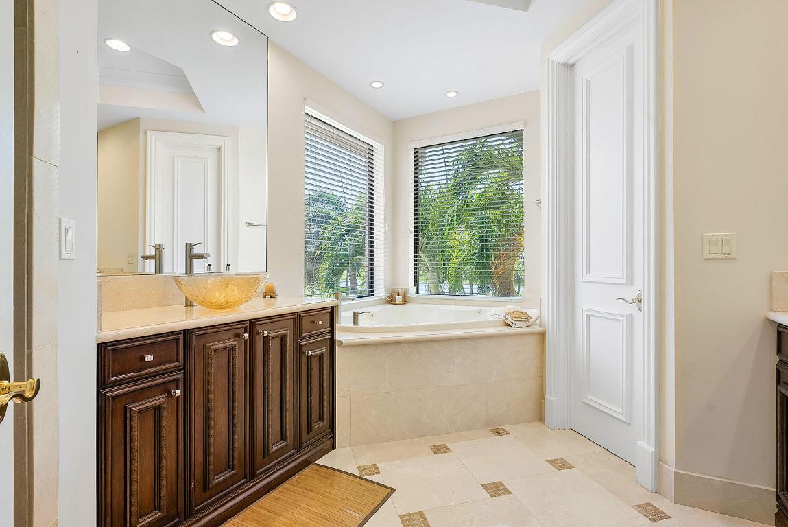 ROYAL PALM YACHT & COUNTRY CLUB - Residential