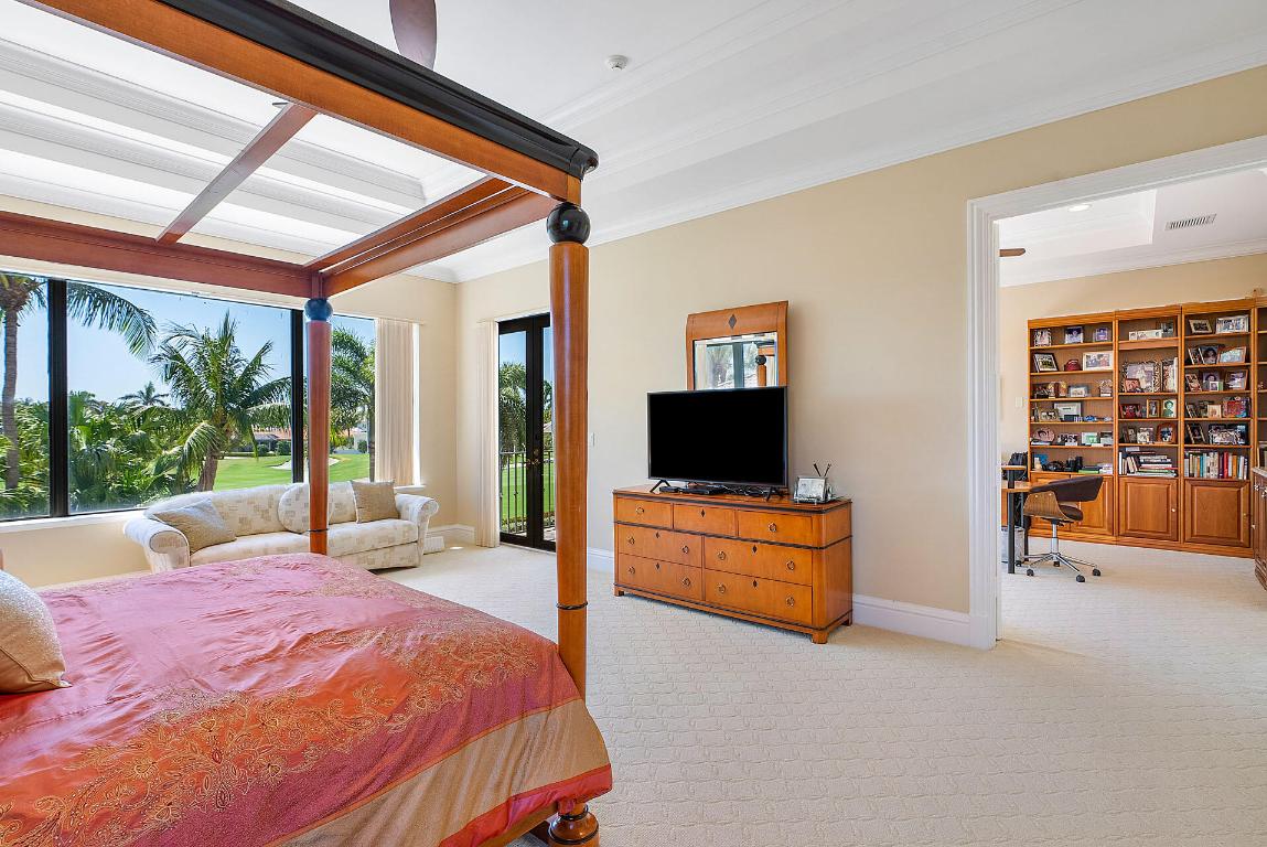 ROYAL PALM YACHT & COUNTRY CLUB - Residential