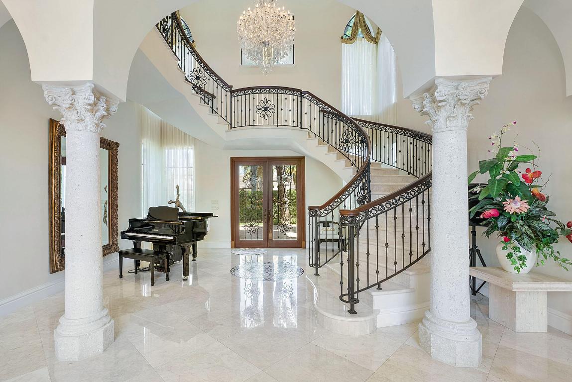 ROYAL PALM YACHT & COUNTRY CLUB - Residential