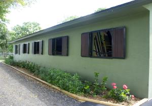 Location, location, location! This Palm Beach Point barn will be available on Nov. 1st for next season. Property has an 8-stall barn with 2 wash racks, tack & feed rooms, storage, a riding arena and 8 paddocks. There is a 2 bedroom, 1 bath apartment with a full kitchen & living area available as well. The listing price of $12,000 is per stall for the 4 month season. The 2 bedroom apartment is $2,500 per month.