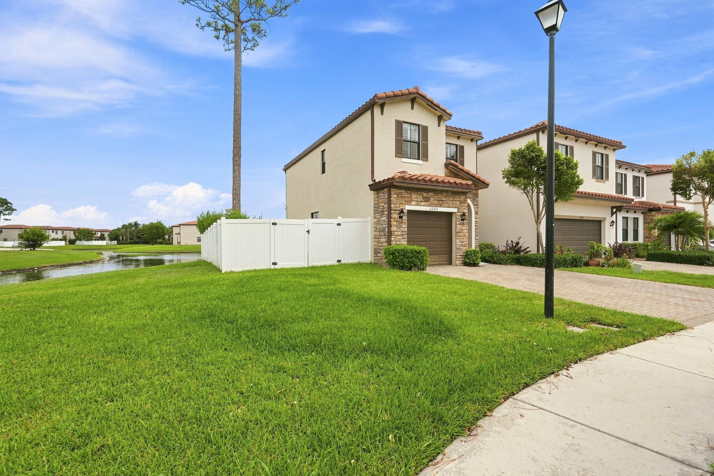 3000 KING PALM Way