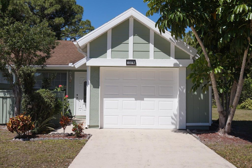 Photo of 1378 SE Rivergreen Circle, Port Saint Lucie, FL 34952 (MLS # R10975651)