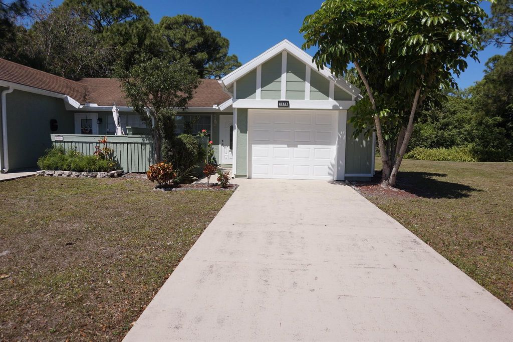 Photo of 1378 SE Rivergreen Circle, Port Saint Lucie, FL 34952 (MLS # R10975651)