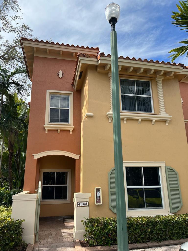 Beautiful 3 Bedroom and 3 Bath, Townhouse with private courtyard on lake, Custom Interior, Stainless steel Kitchen appliances, washer/dryer, ceramic tile flooring, kitchen island counter, lake front home, security system, close to Fort Lauderdale Airport, Turnpike, Shops, Houses of Worship, Parks and more.