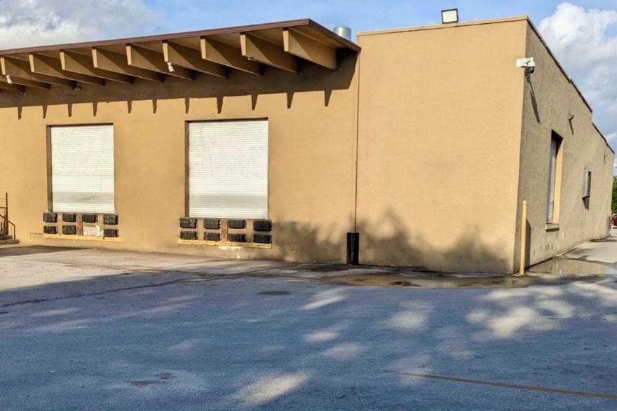 Great investment opportunity to acquire commercial/Retail property with warehouse and 3 loading docks 2 in the back and 1 on the side big enough for semi trucks. in prime location. This 27,954 SF lot size has multiple uses to serve the growing and highly affluent neighborhood.