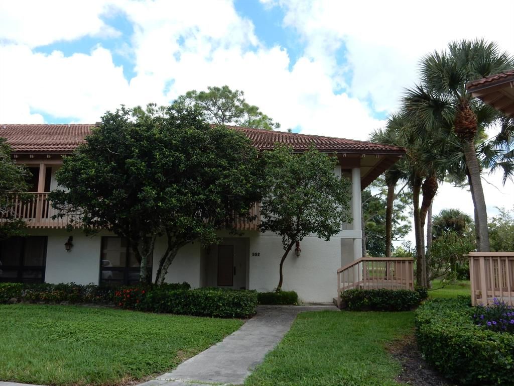 Photo of 352 Brackenwood Circle, Palm Beach Gardens, FL 33418 (MLS # R10660829)