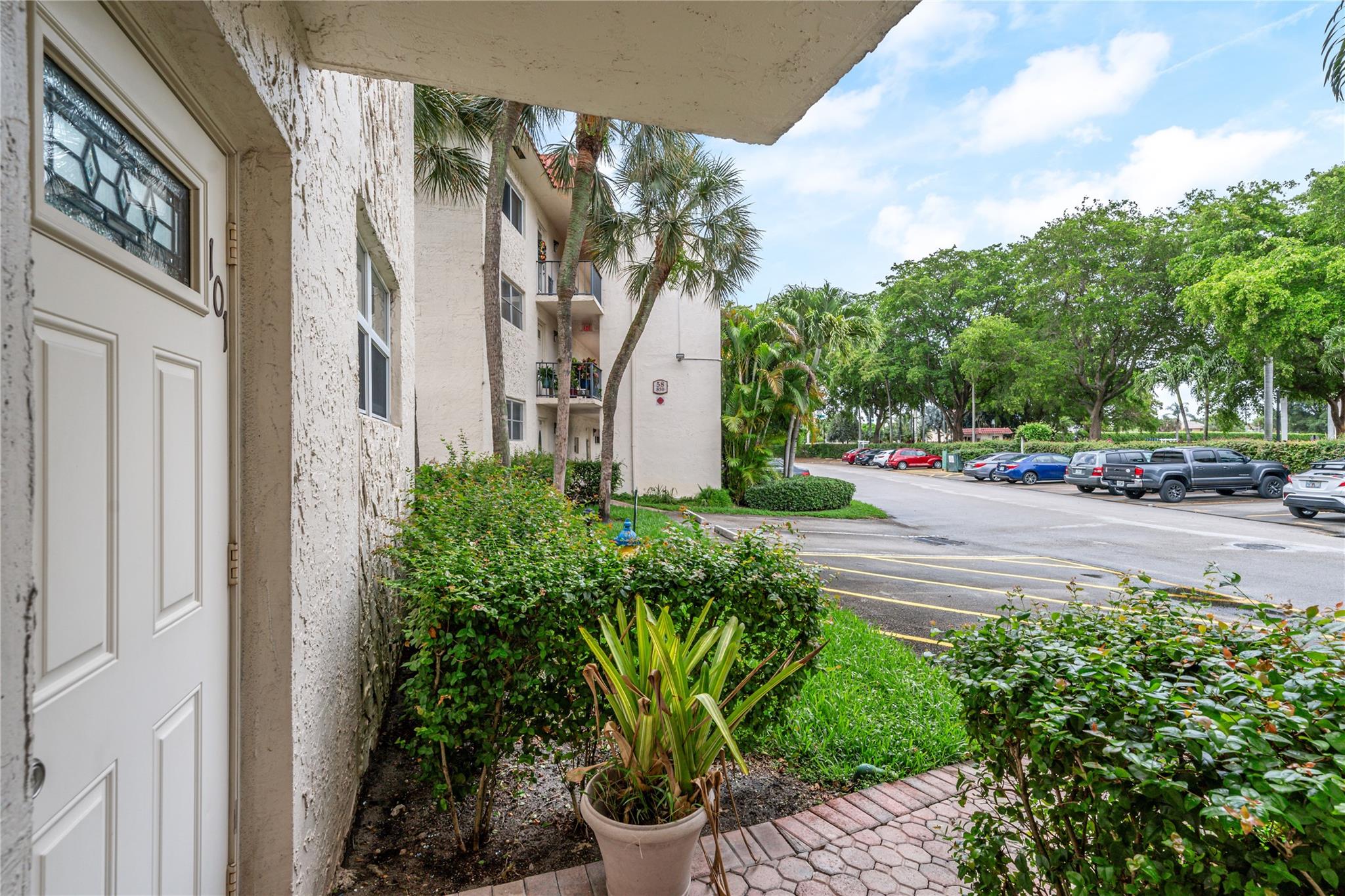 Hollybrook Golf & Tennis - Residential