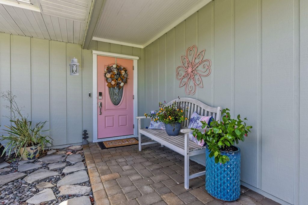 Photo of 1172 SE Menores Ave, Port Saint Lucie, FL 34952 (MLS # B26017131)