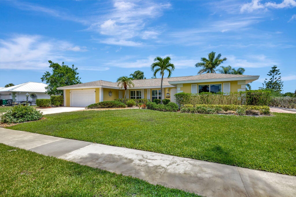 Photo of 2901 SE San Jeronimo Road, Port Saint Lucie, FL 34952 (MLS # R11088183)