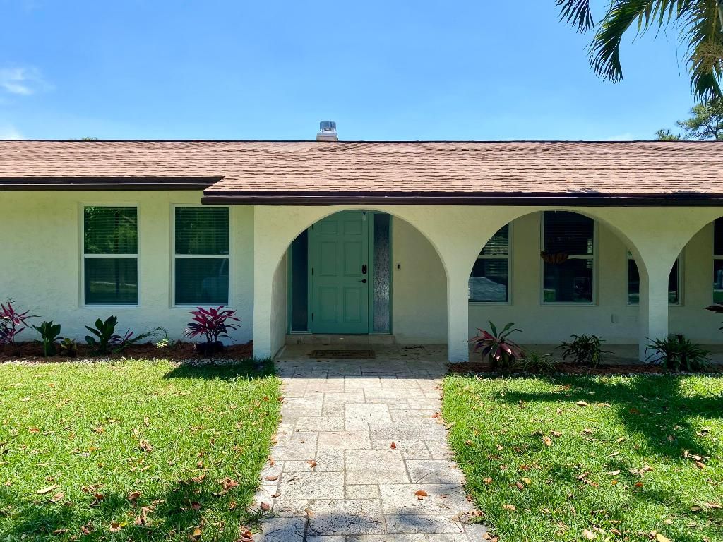 Photo of 16605 115th Avenue N, Jupiter, FL 33478 (MLS # R10962800)