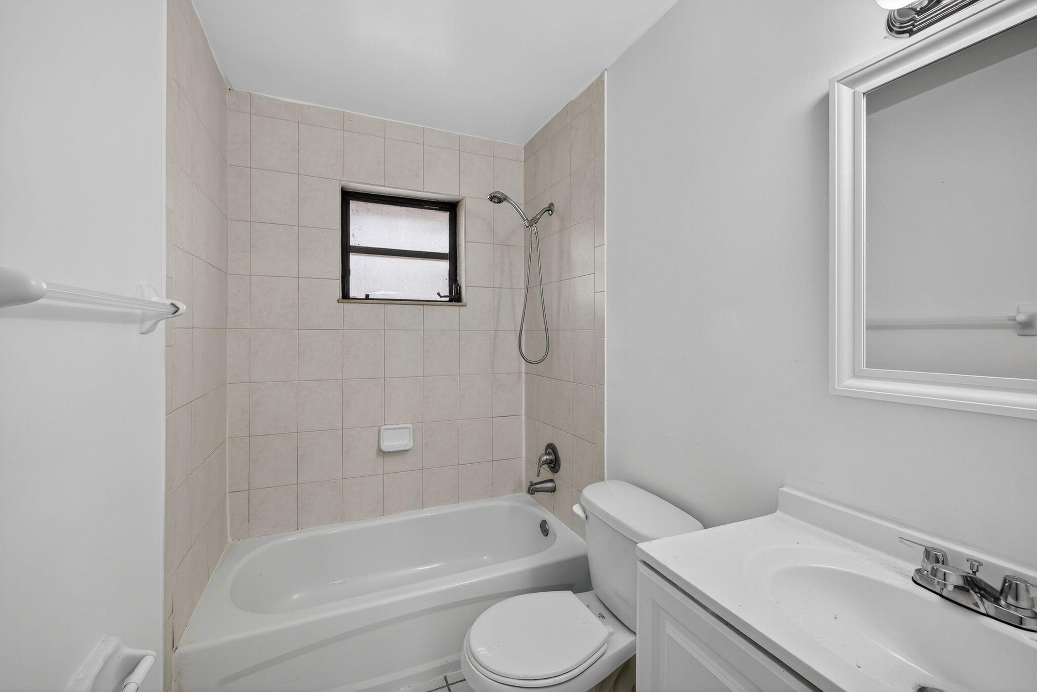 EL SOL AT MAIN STREET CON - Residential Lease