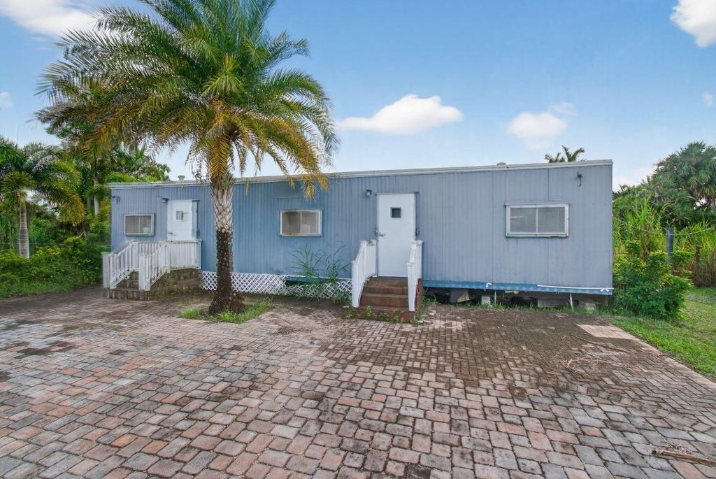 Photo of 9720 87th Place S, Boynton Beach, FL 33472 (MLS # R11136807)