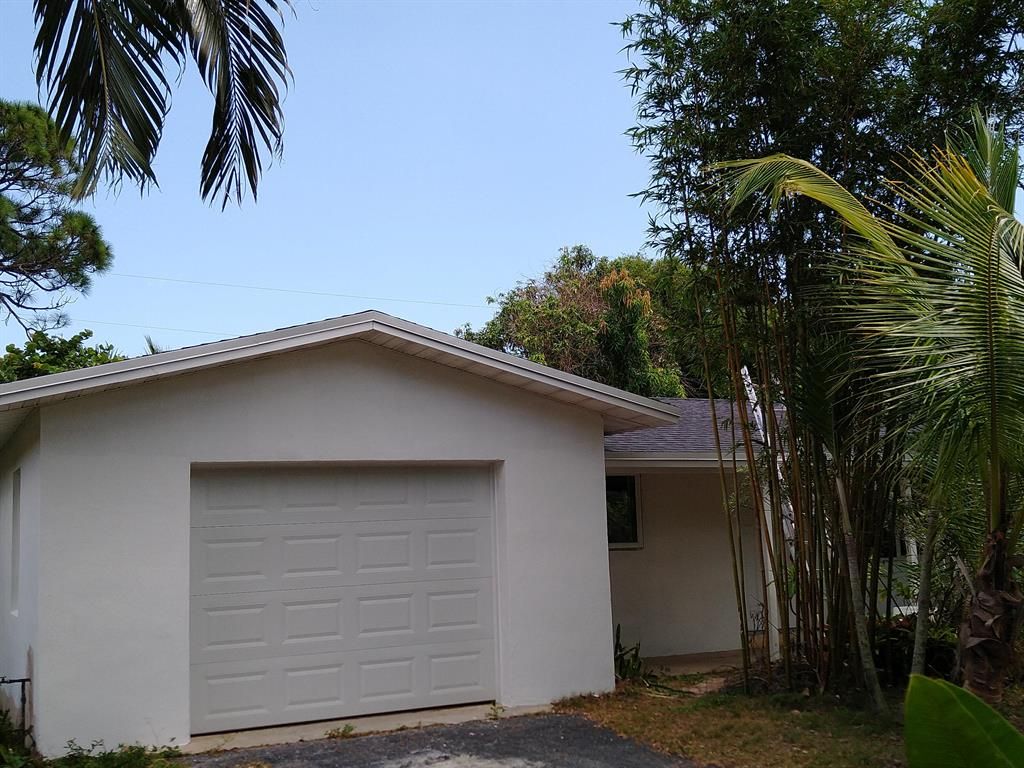Photo of 19340 Country Club Drive, Jupiter, FL 33469 (MLS # R10738816)