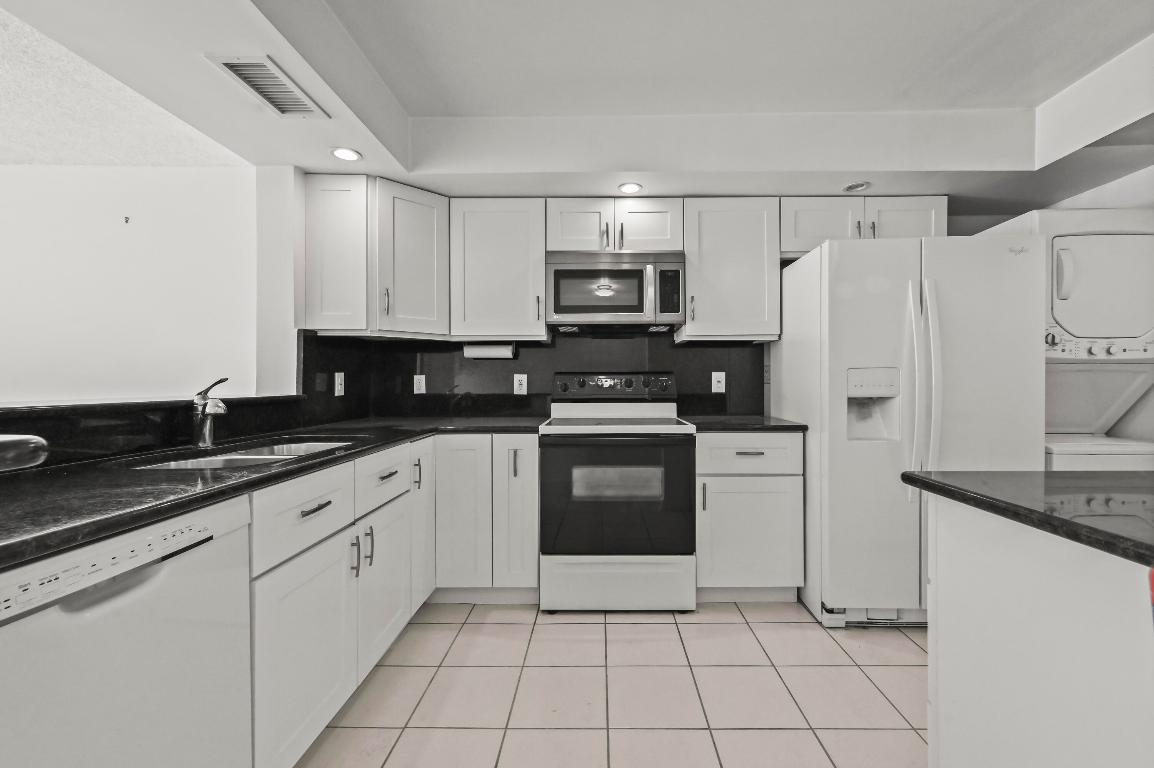 3581 S Ocean Boulevard 2d