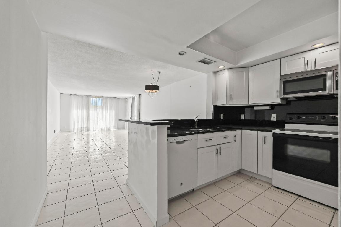 3581 S Ocean Boulevard 2d