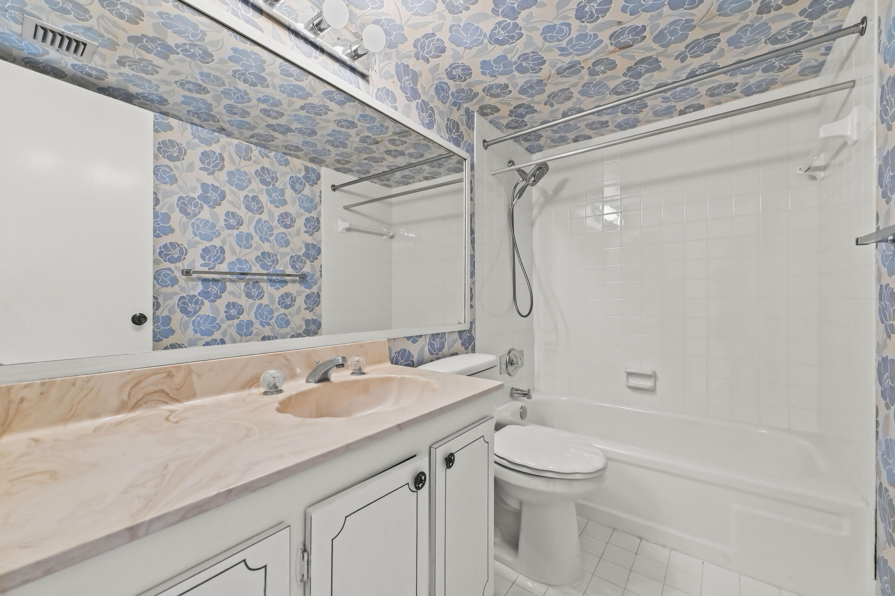 HORIZON WEST CONDO - Residential