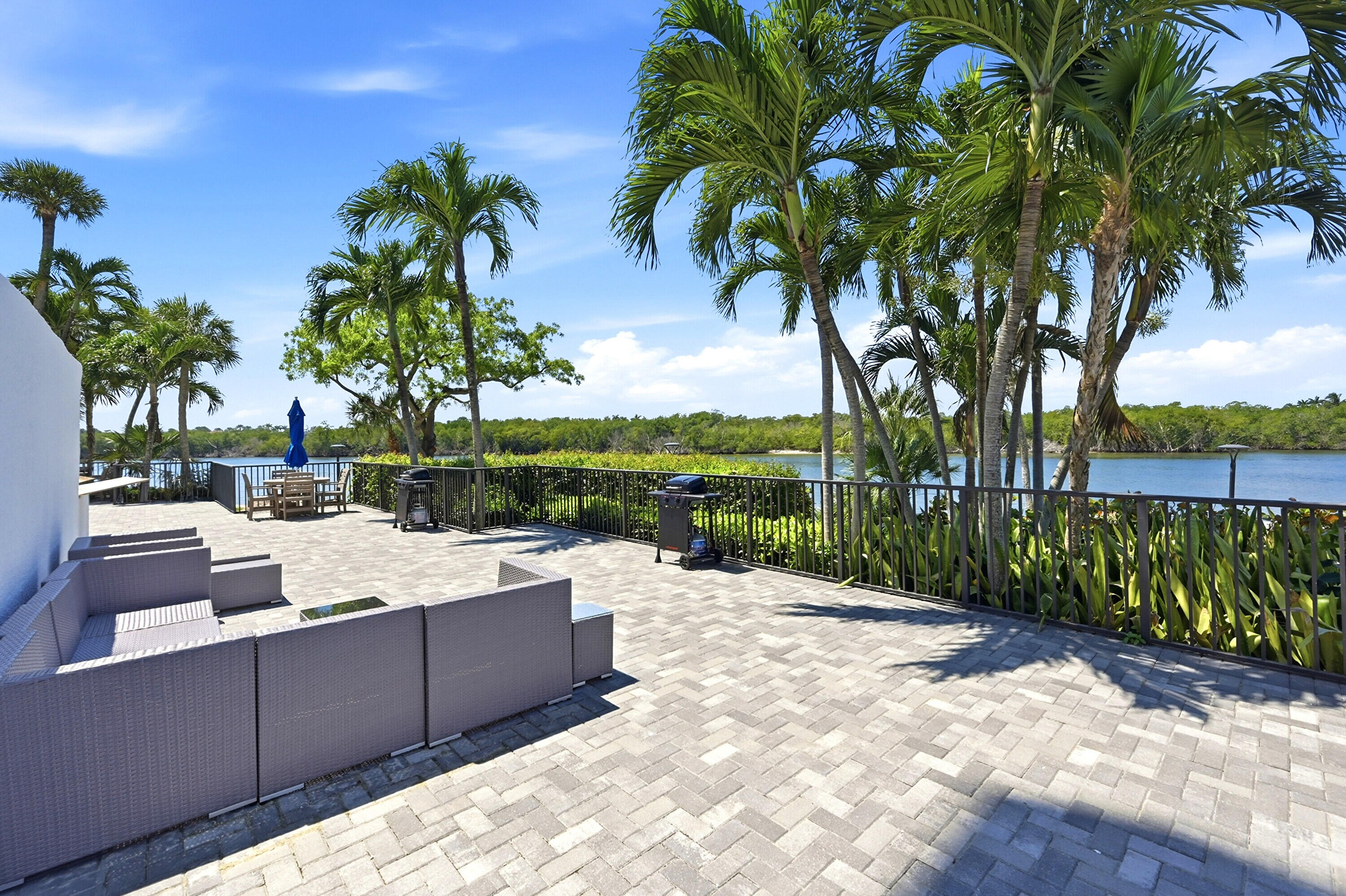 ABERDEEN ARMS CONDO - Residential