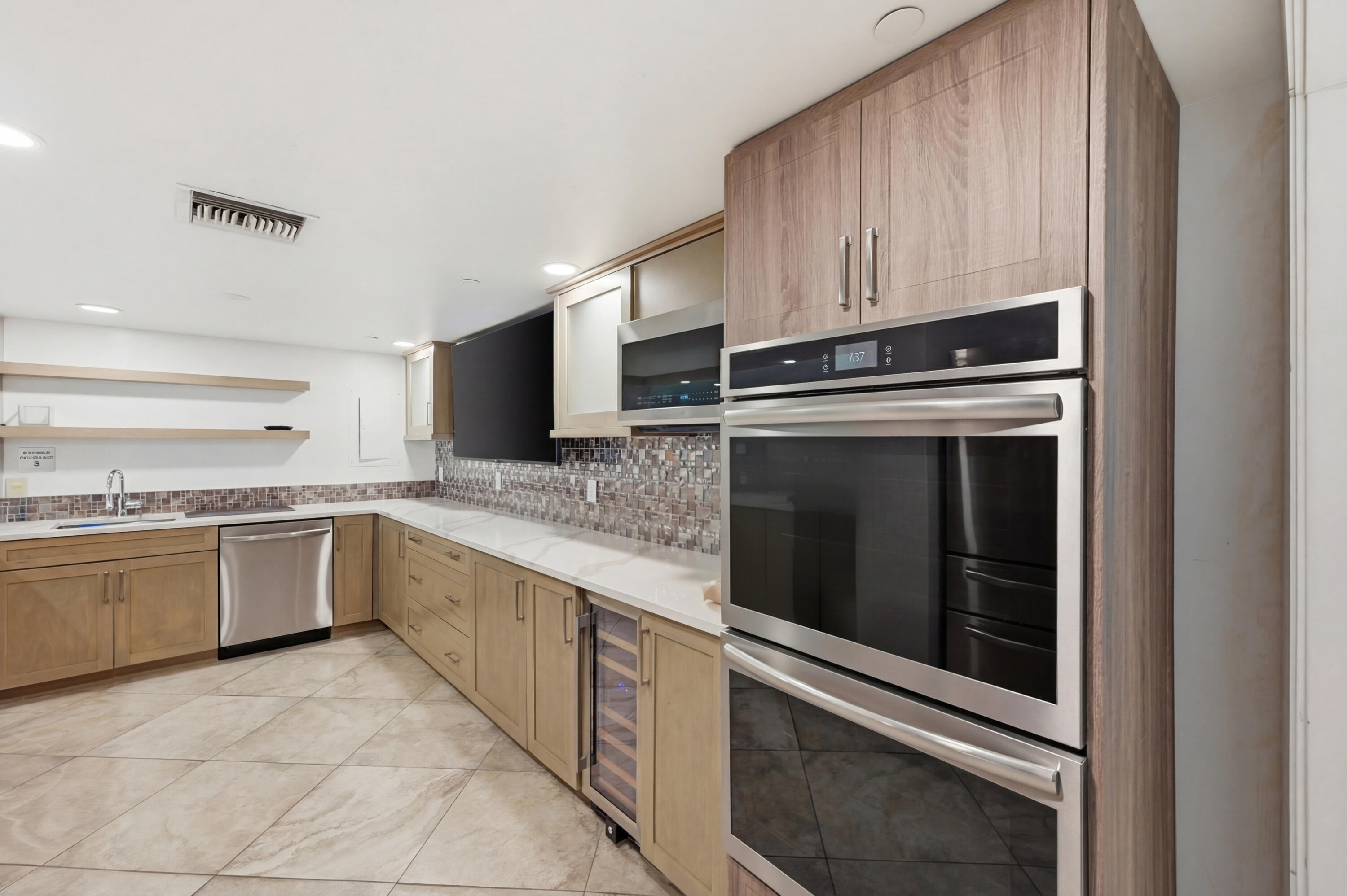 ABERDEEN ARMS CONDO - Residential