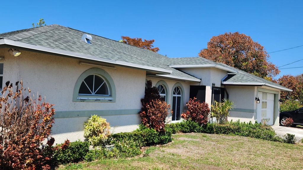 Photo of 8403 SE Pettway Street, Hobe Sound, FL 33455 (MLS # B26006738)