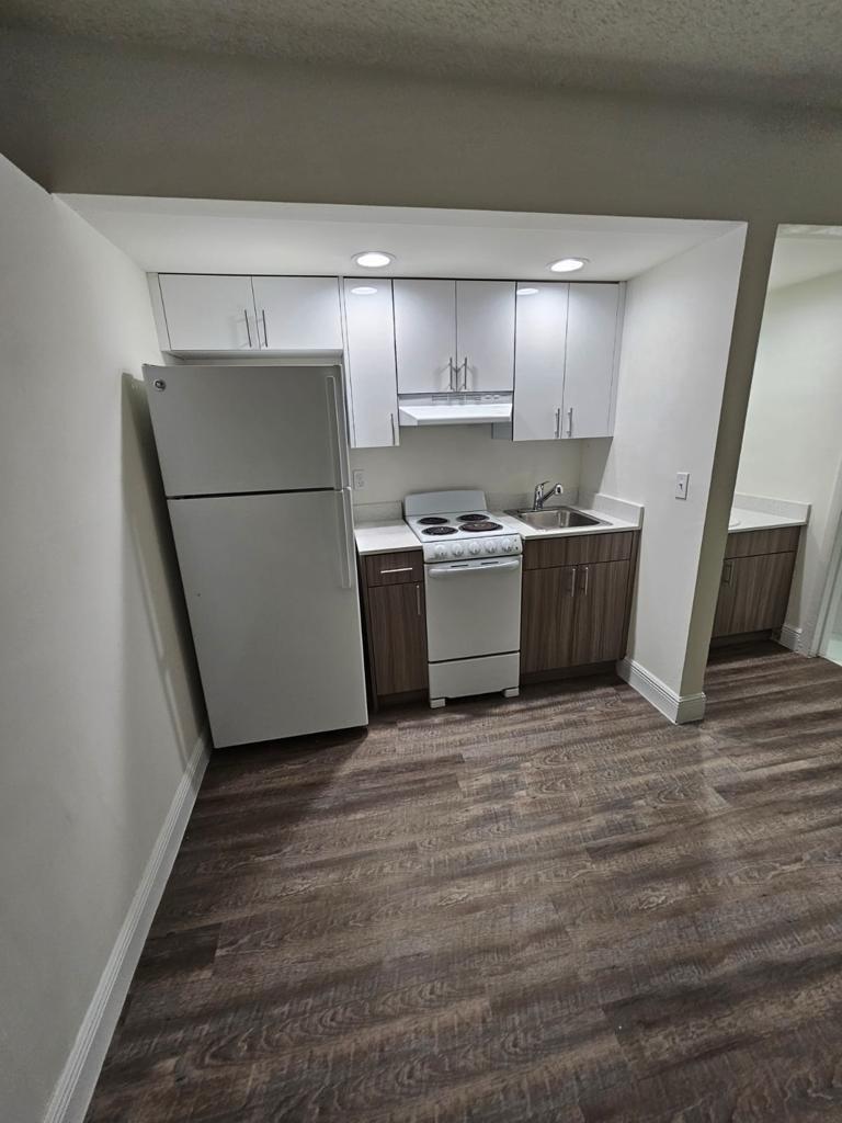 Country Club Towers - Residential Lease