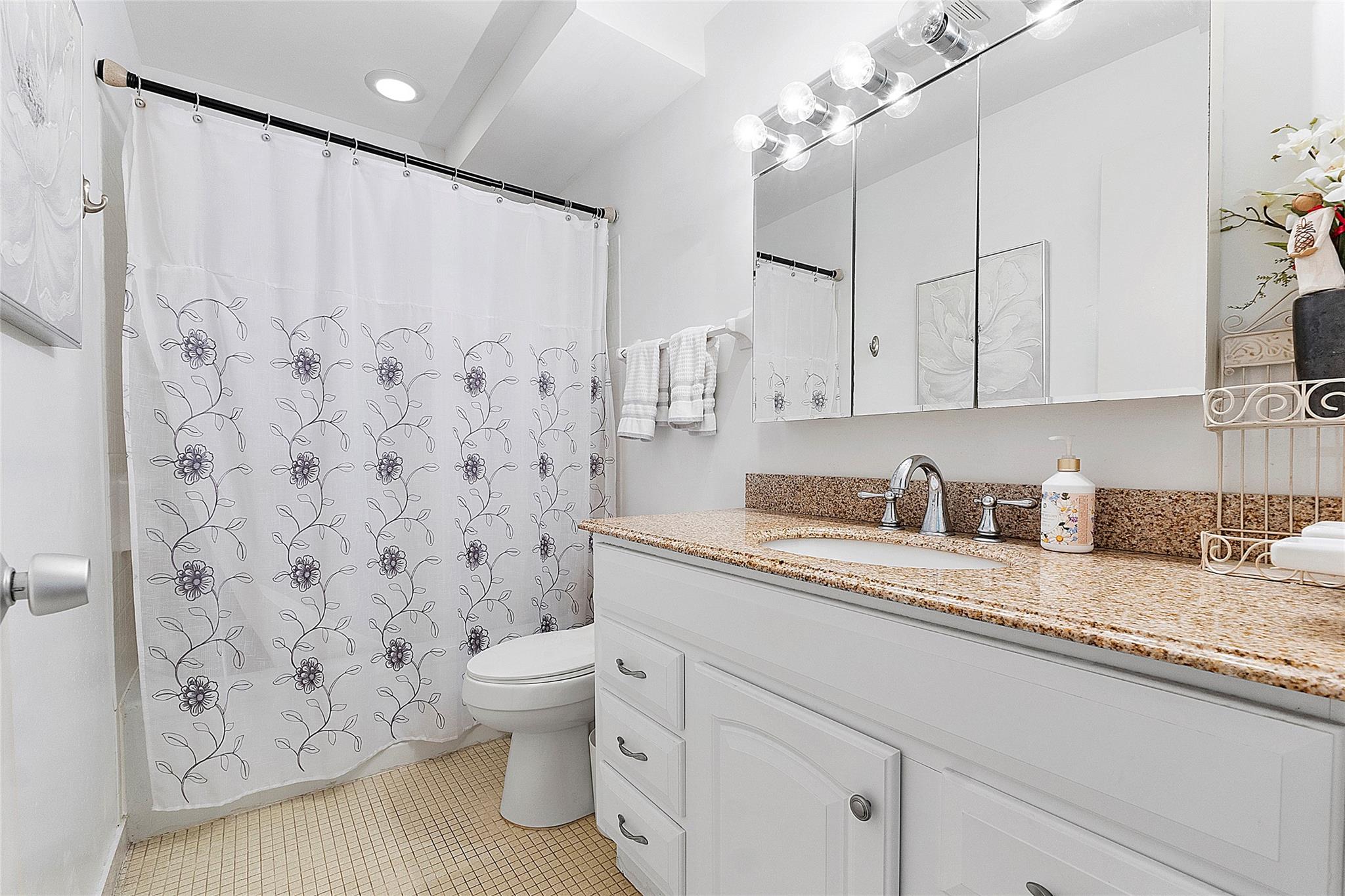 LEISURE GARDENS CONDO - Residential