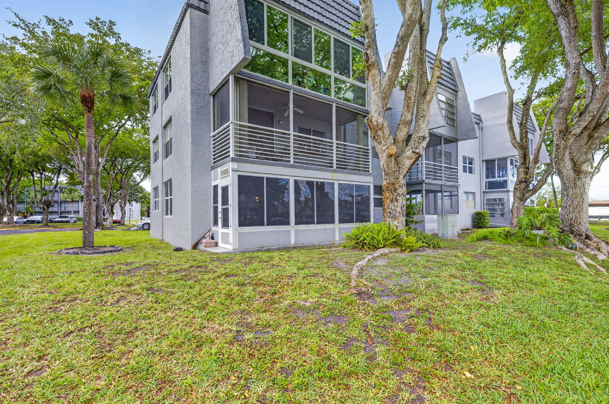LIME BAY CONDOMINIUM 1 - Residential
