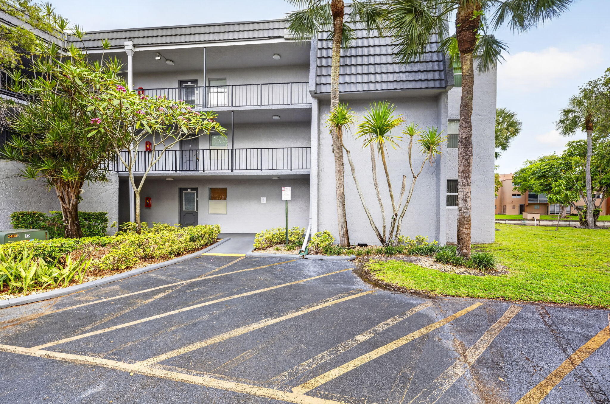 LIME BAY CONDOMINIUM 1 - Residential