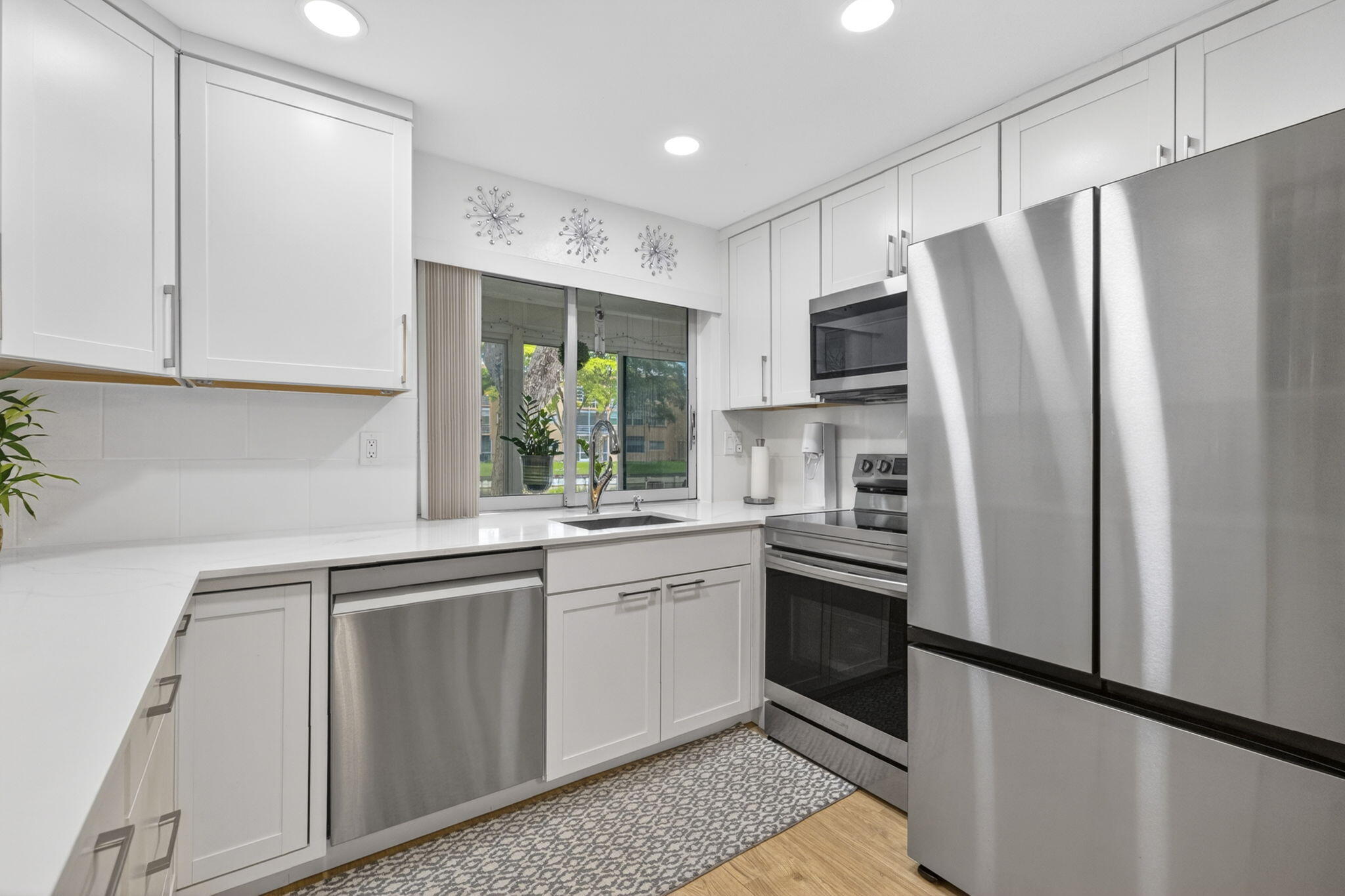 LIME BAY CONDOMINIUM 1 - Residential