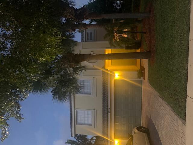 Great 5 bedroom on the water. Upgraded appliances, Tile flooring on 1st floor, Great lake views from bedrooms, kitchen & family room