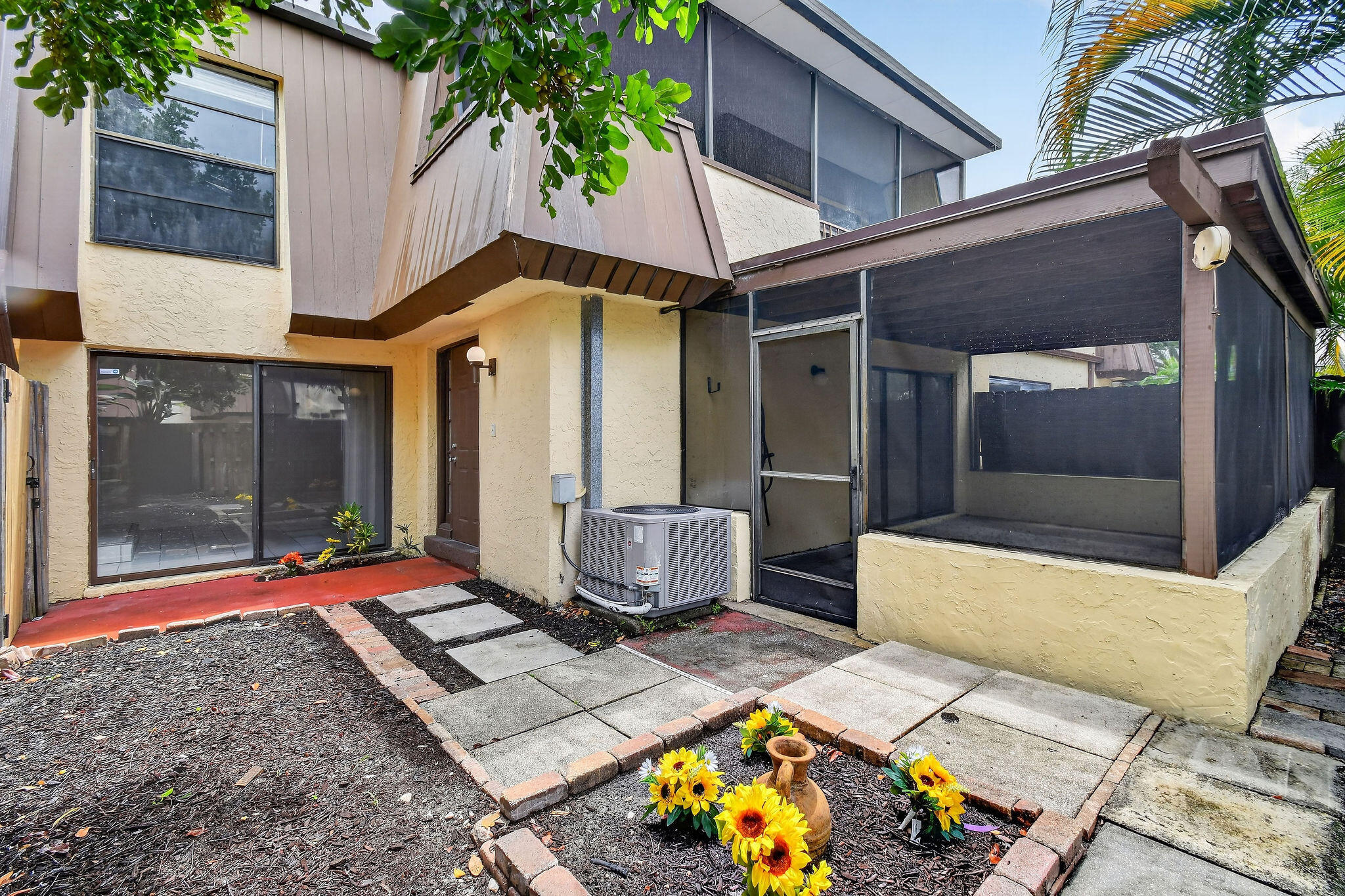 CEDAR GARDENS TOWNHOUSES - Residential