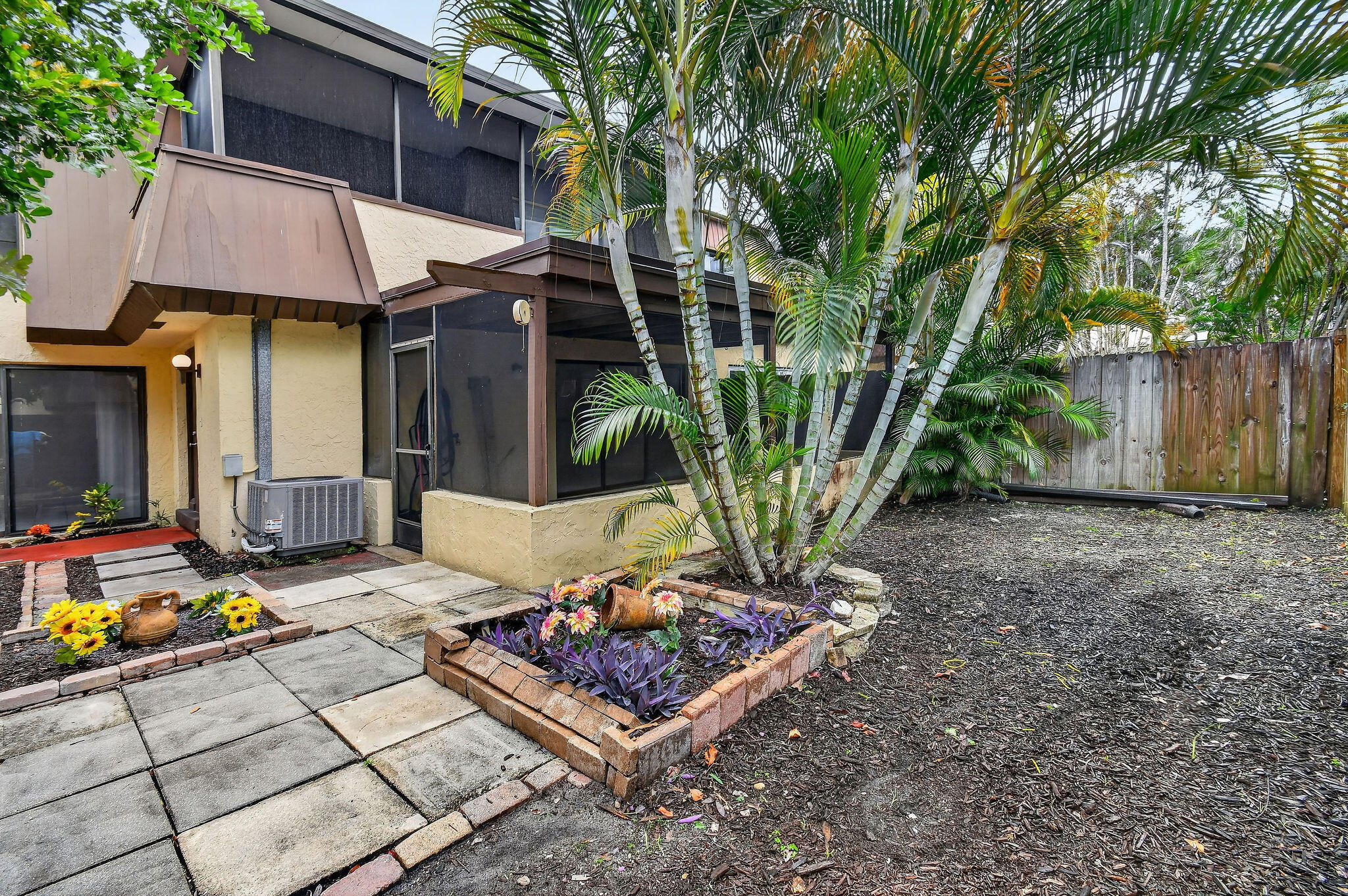 CEDAR GARDENS TOWNHOUSES - Residential