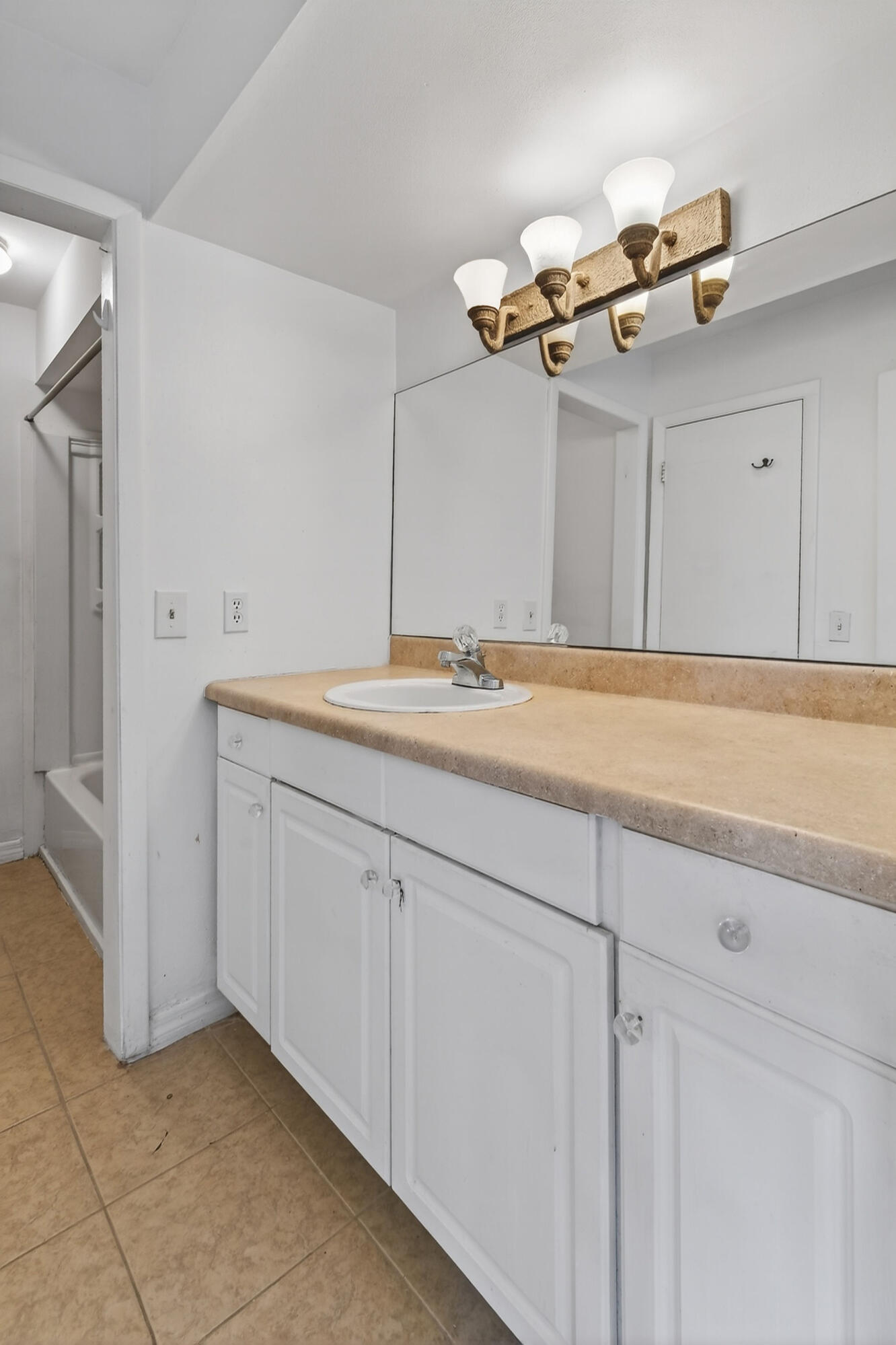 CEDAR GARDENS TOWNHOUSES - Residential