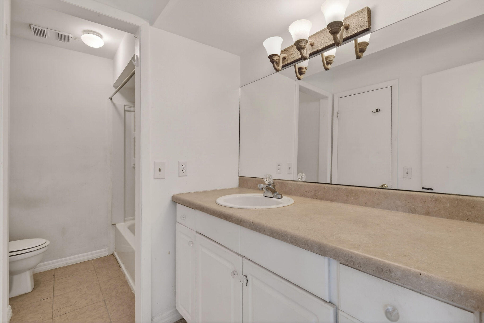 CEDAR GARDENS TOWNHOUSES - Residential