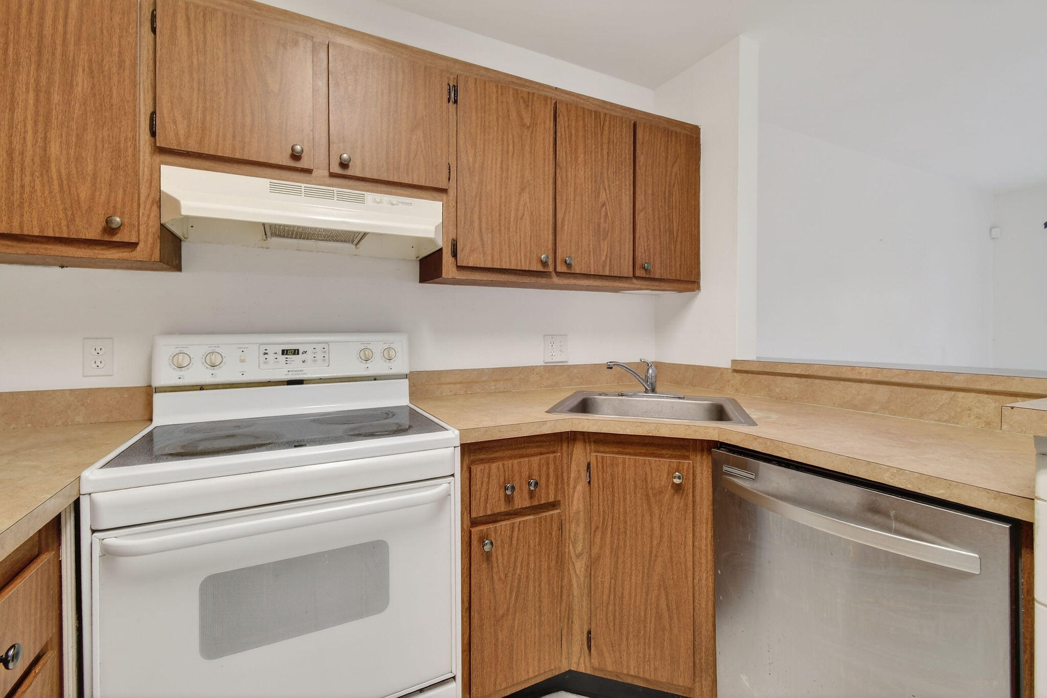 CEDAR GARDENS TOWNHOUSES - Residential