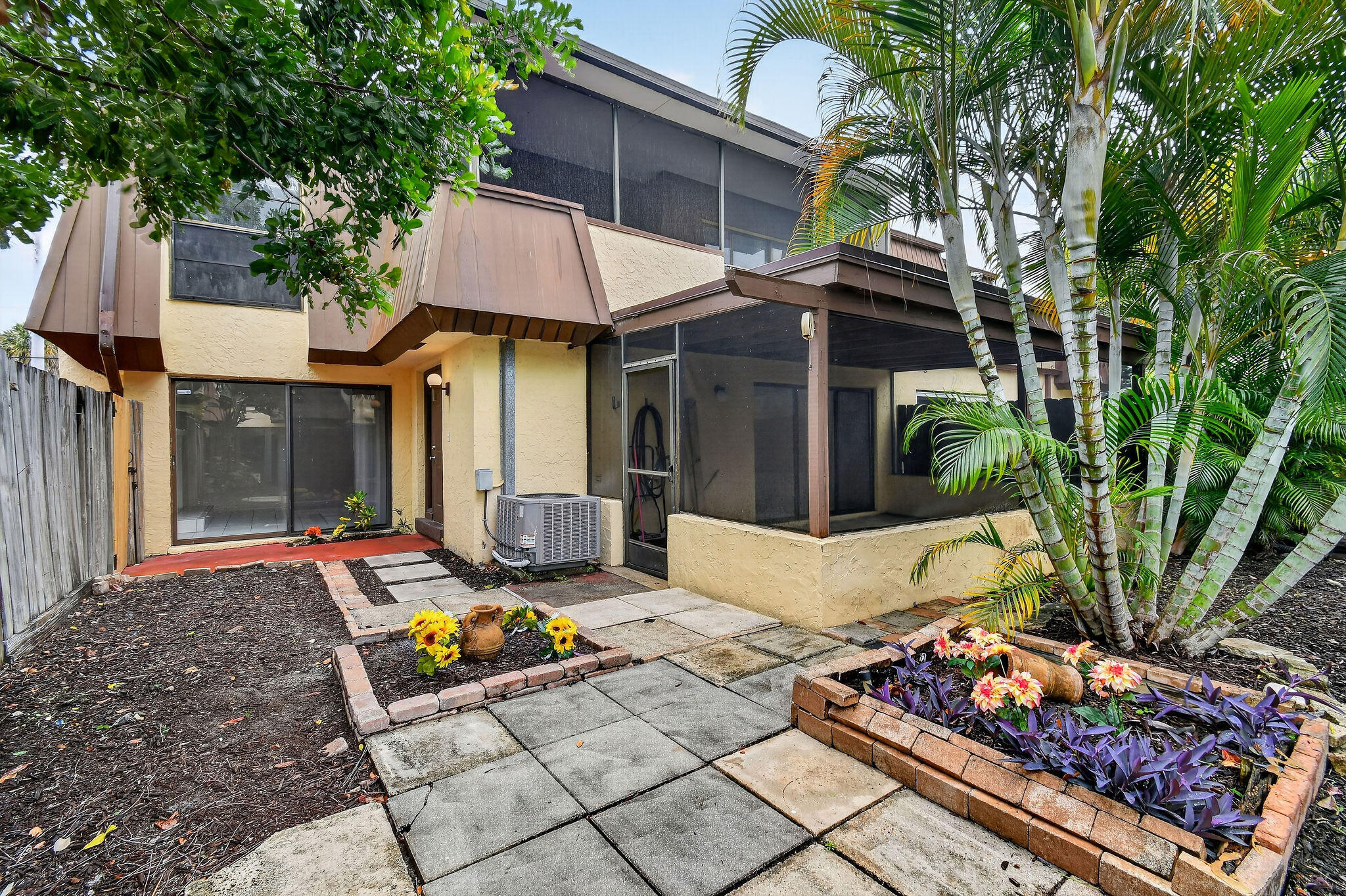 CEDAR GARDENS TOWNHOUSES - Residential