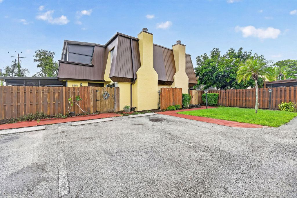 Photo of 3502 Gardens E Drive, Palm Beach Gardens, FL 33410 (MLS # B26032656)