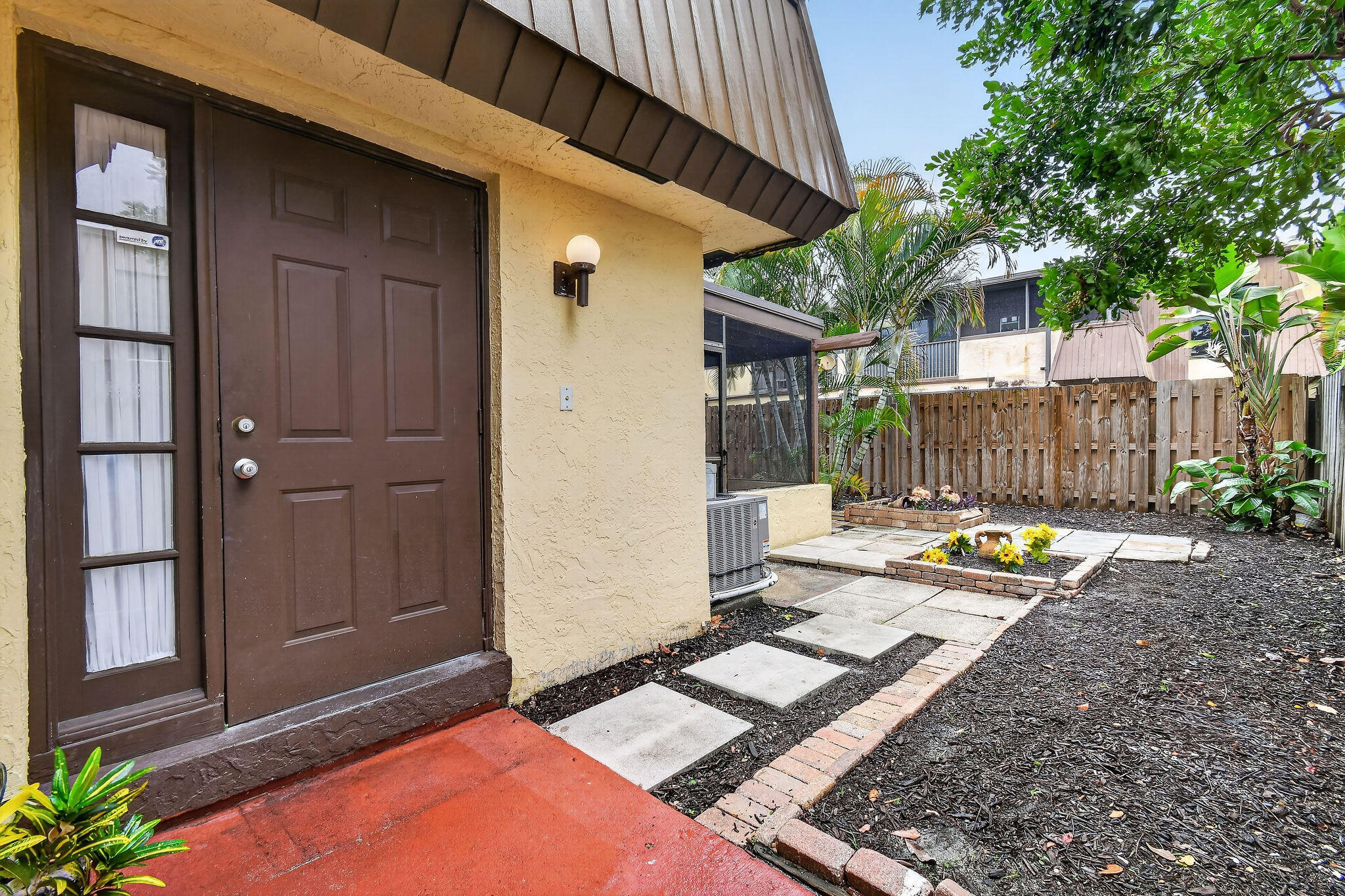 3502 Gardens E Drive