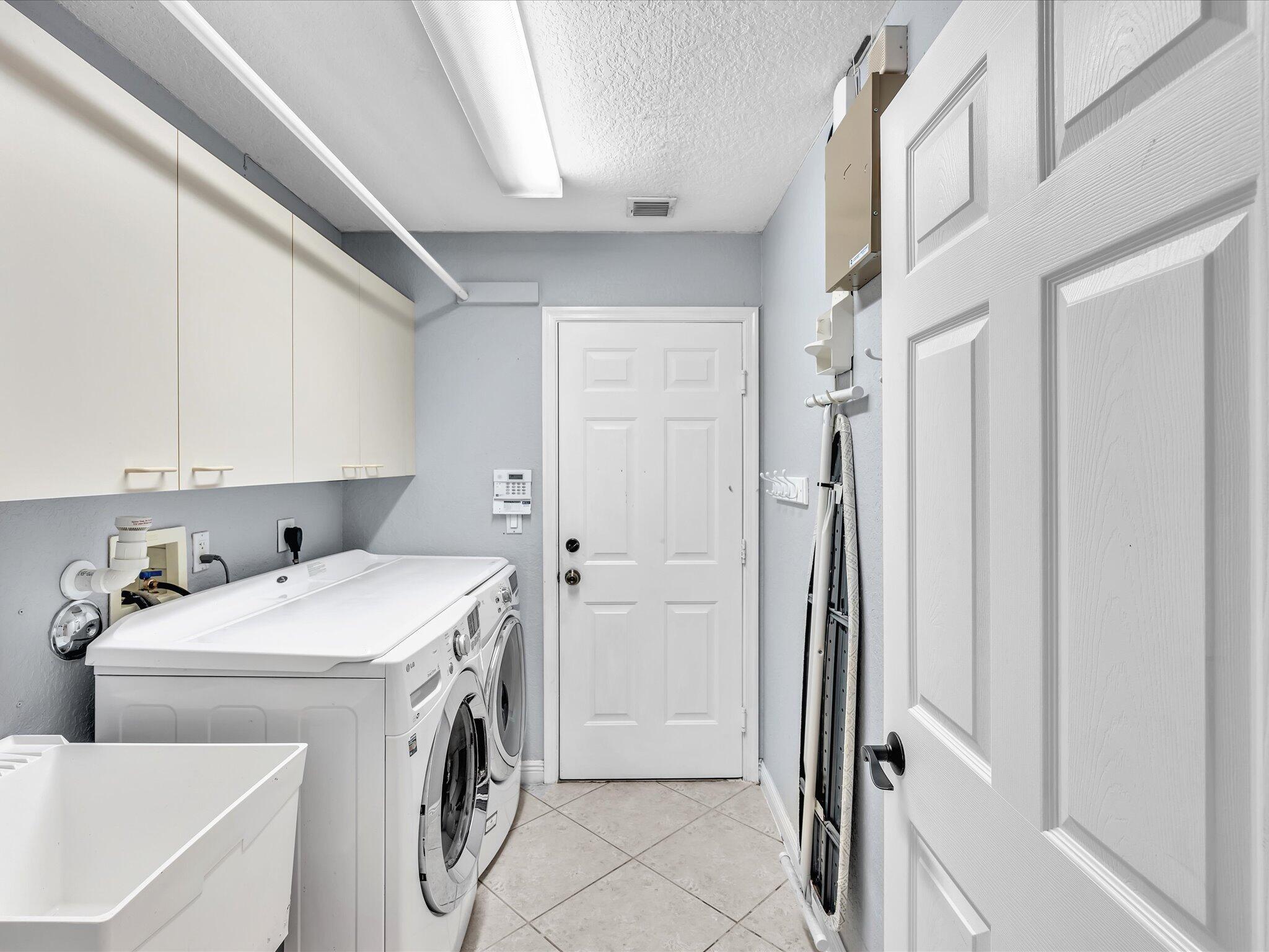 SMITH DAIRY WEST 7 PH 2 - Residential Lease