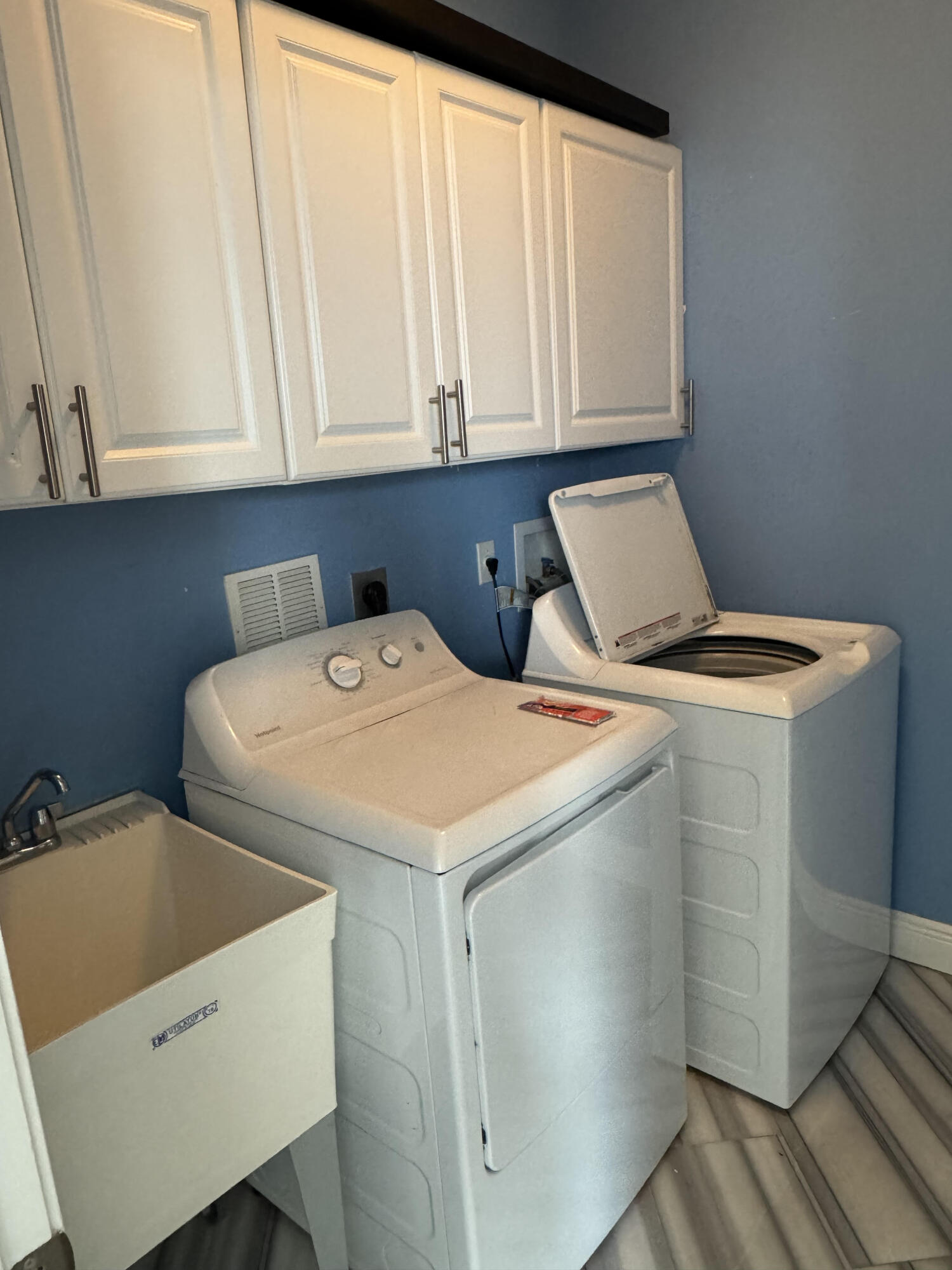 RENAISSANCE COMMONS REPL 1 PUD - Residential Lease