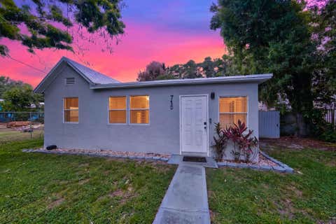 Photo of 716 Citrus Avenue, Fort Pierce, FL 34950 (MLS # B26038346)